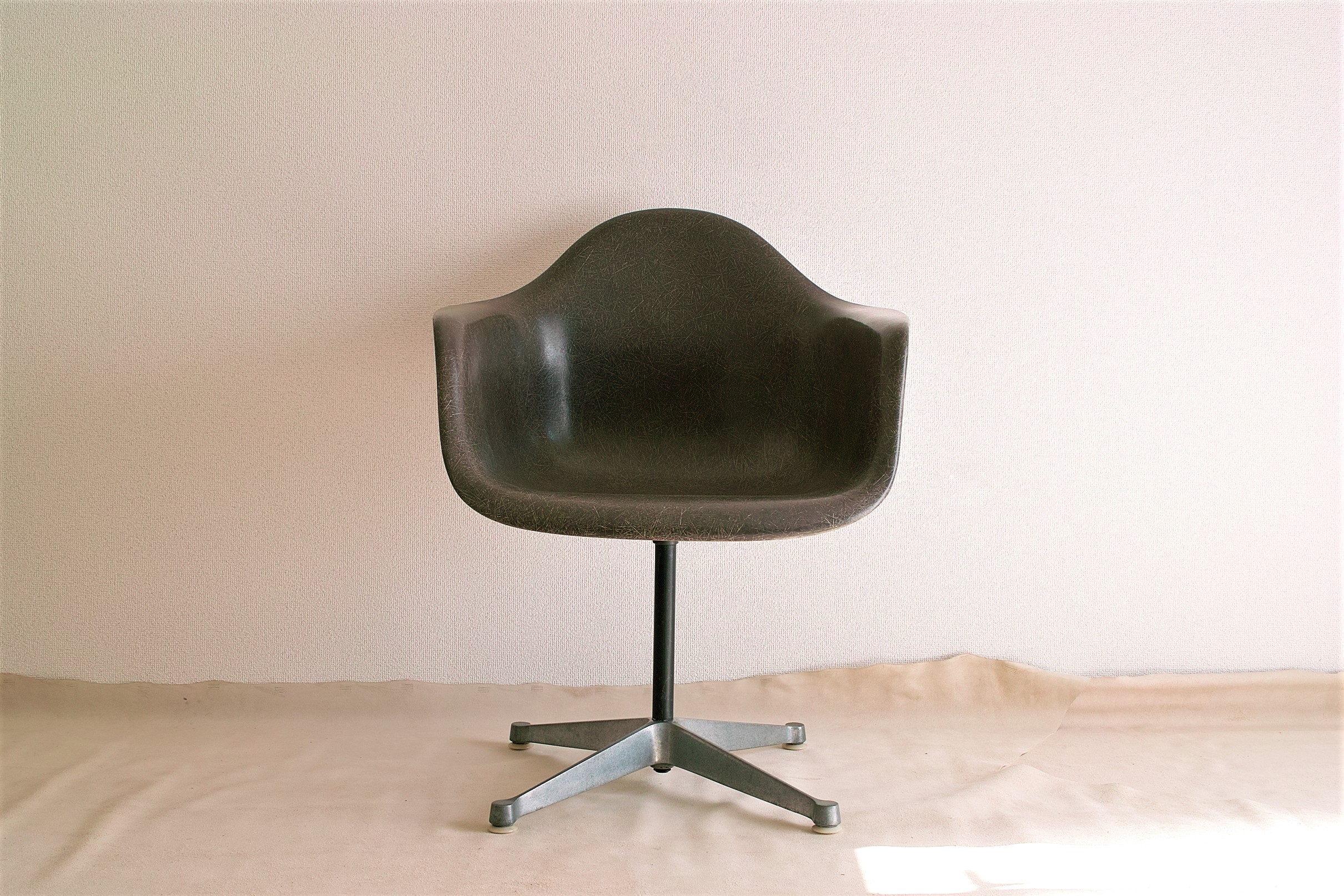 No.5954「アームシェルチェア：イームズ（Herman Miller 2nd)」SOLD 