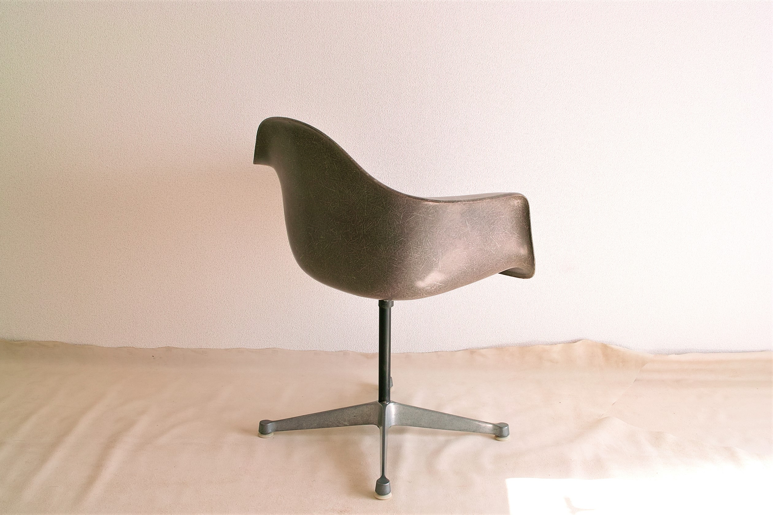 No.5954「アームシェルチェア：イームズ（Herman Miller 2nd)」SOLD 