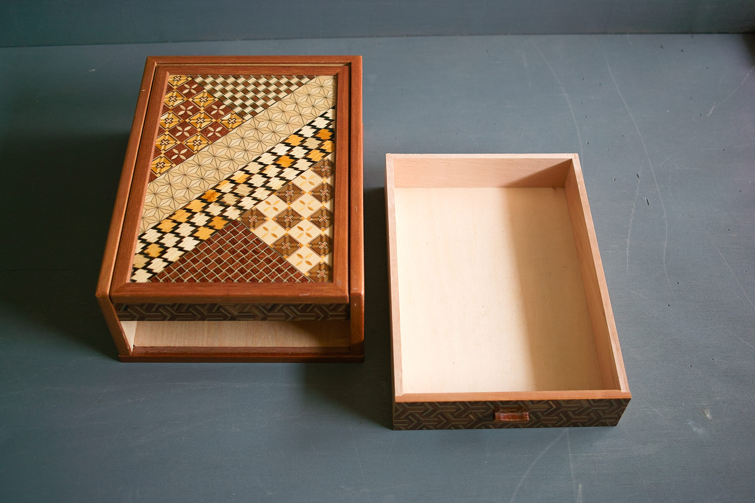 No.8556「日本の工芸品寄木細工のボックス：引出し+ミラー」SOLD