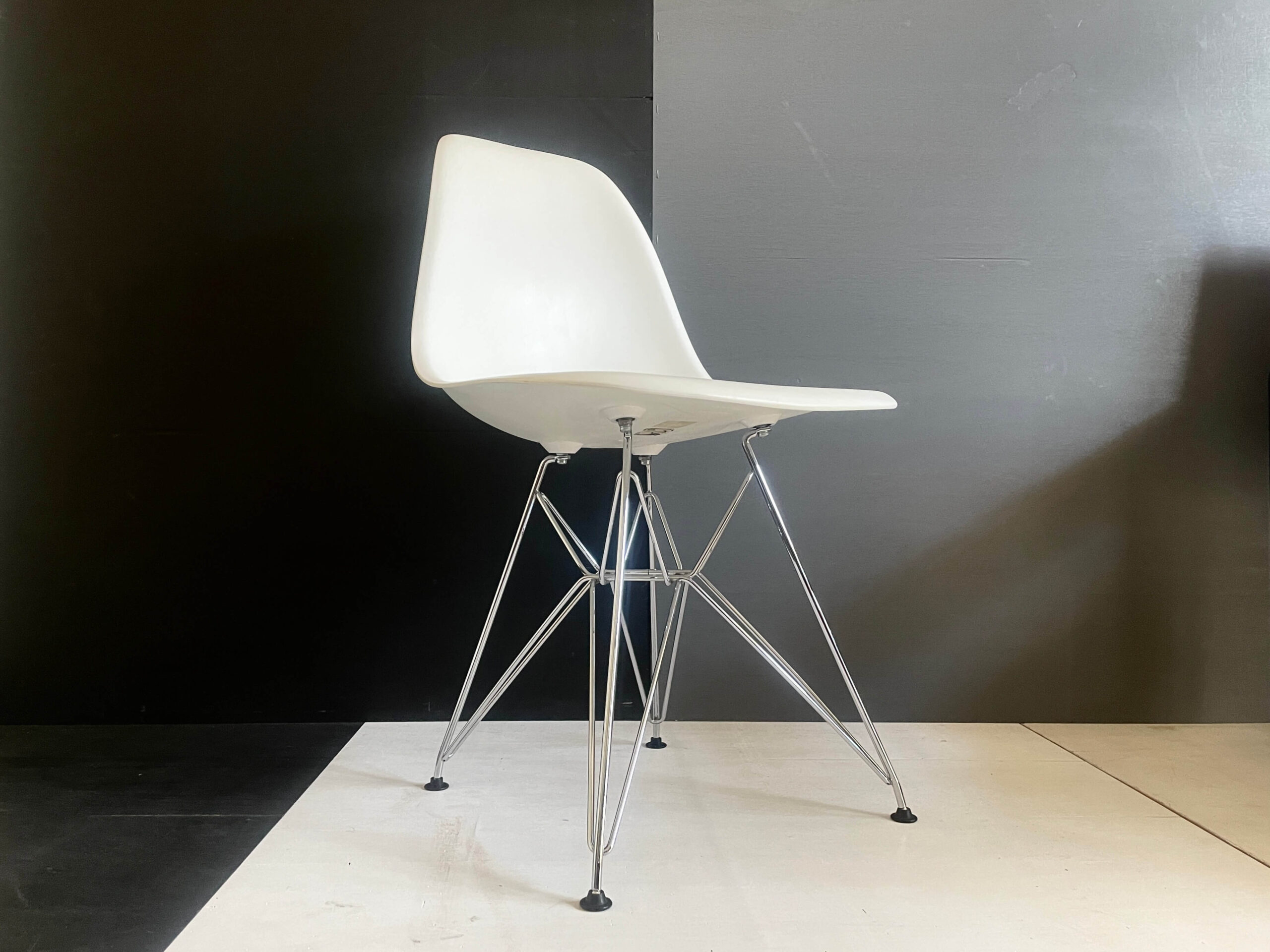 No.9685「vitra〈サイドシェルチェア〉：イームズ」SOLD | ボルト 