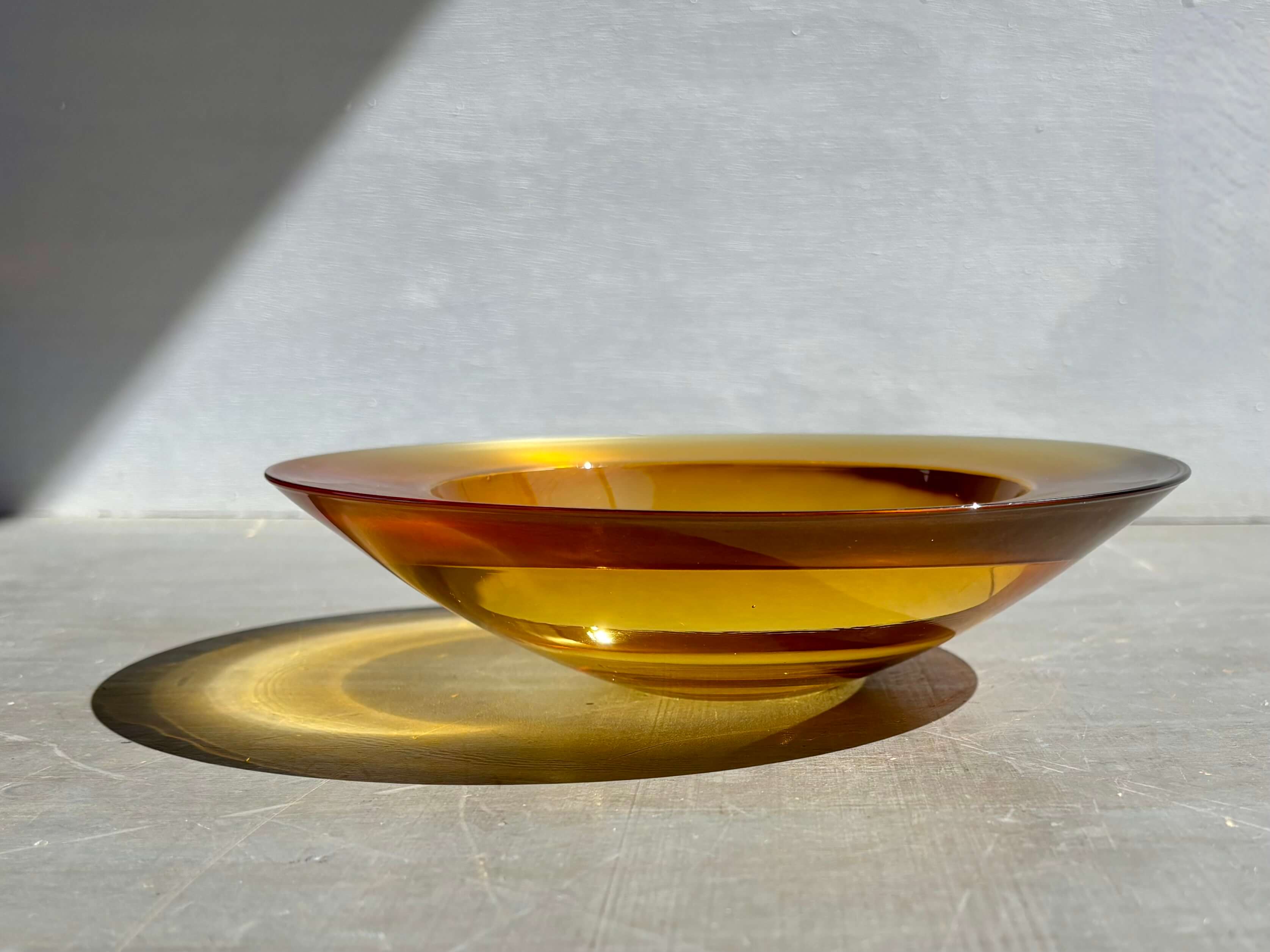 No.12820「アンバー ガラスボウル：竹内伝治」直径19.5cm